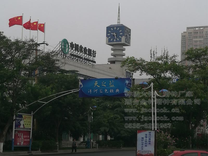 河北省石家莊某農(nóng)業(yè)銀行樓頂大鐘，原天津鐘廠(chǎng)生產(chǎn)，由塔鐘維修廠(chǎng)家-煙臺(tái)金針?biāo)姽拘迯?fù)